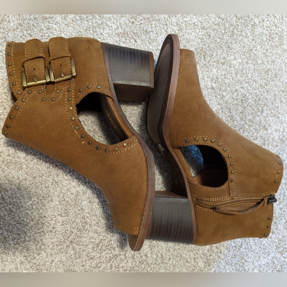 Dirty Laundry Peep Toe Brown Suede Booties size 8 - Picture 3 of 10